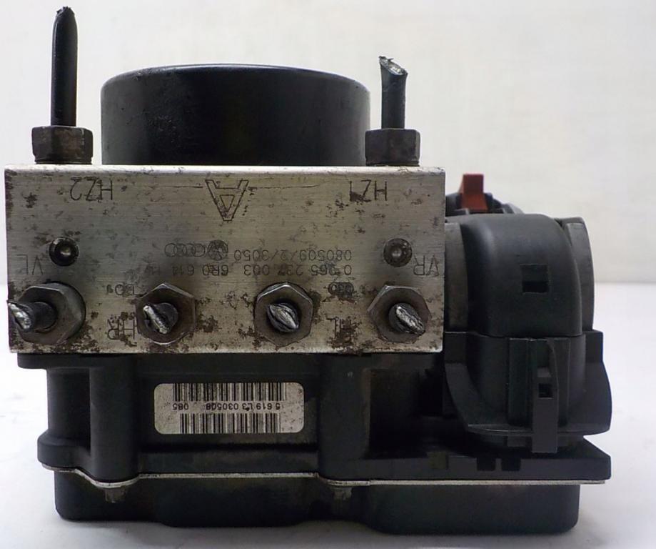 Seat Ibiza IV 6J 2008-2017 hatchback 1.4 TSI petrol AT 132 kW 2012  Pumpa ABS 6R0614117 6R0907379