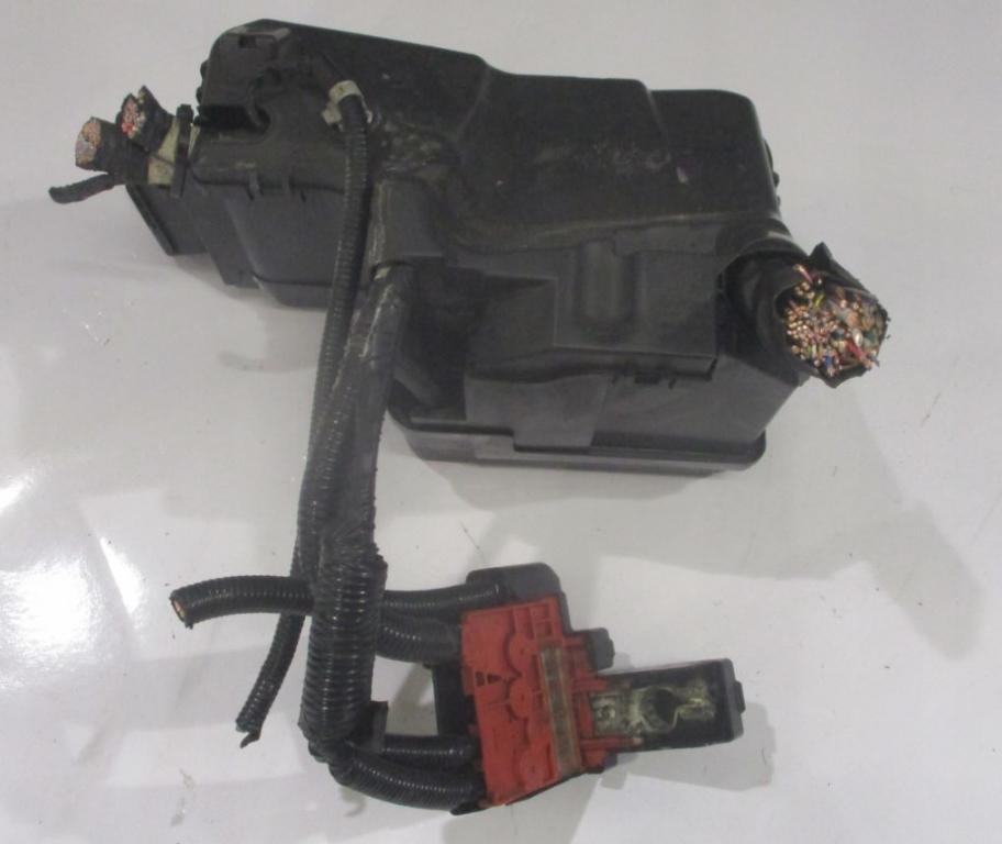 Mazda 3 III BM 2013-2018 sedan 2.0 16v petrol MT 114 kW 2016  Poistková skrinka G4YC-675X0 BHR1-66767