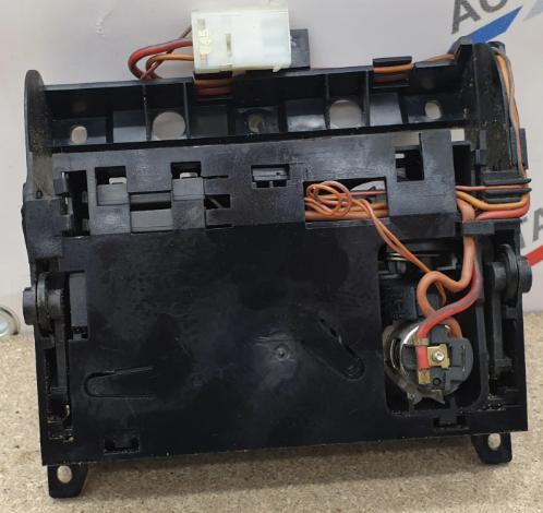 BMW 7 E38 1994-2001 sedan 2.8 24v petrol MT 142 kW 1996  Popolník 51168160423