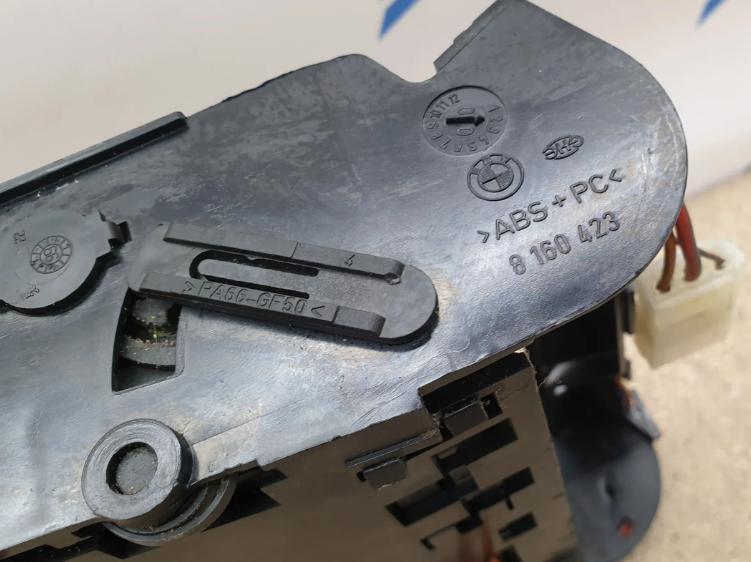 BMW 7 E38 1994-2001 sedan 2.8 24v petrol MT 142 kW 1996  Popolník 51168160423