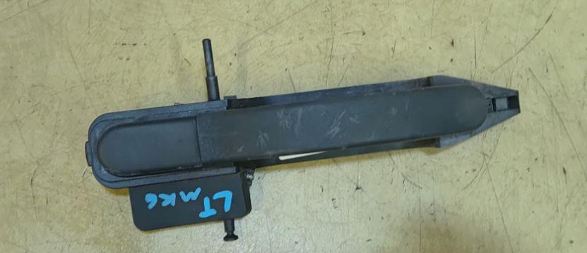 Ford Fiesta Mk6 2002-2008 hatchback 1.4 16v petrol MT 59 kW 2002  Kľučka dverí vonkajšia zadná ľavá