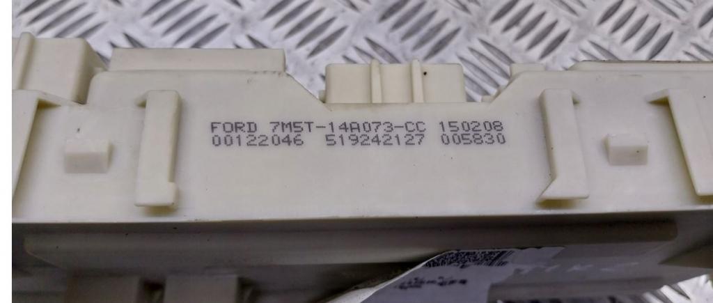 Ford C-Max I 2003-2010 hatchback 1.6 TDCI diesel MT 80 kW 2005  Poistková skrinka 7M5T-14A073-CC
