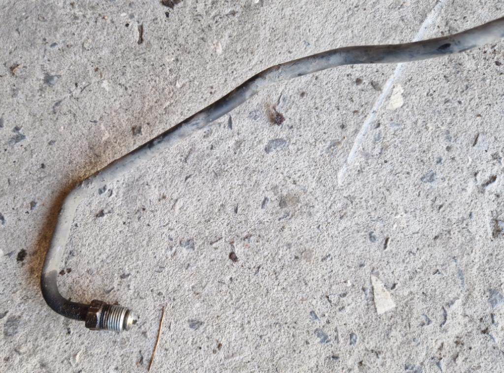 Toyota Avensis II T25 2003-2008 combi 2.2 D-CAT diesel MT 130 kW Rúrka servočerpadla