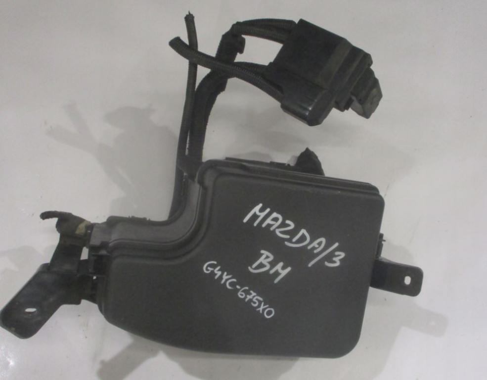 Mazda 3 III BM 2013-2018 sedan 2.0 16v petrol MT 114 kW 2016  Poistková skrinka G4YC-675X0 BHR1-66767