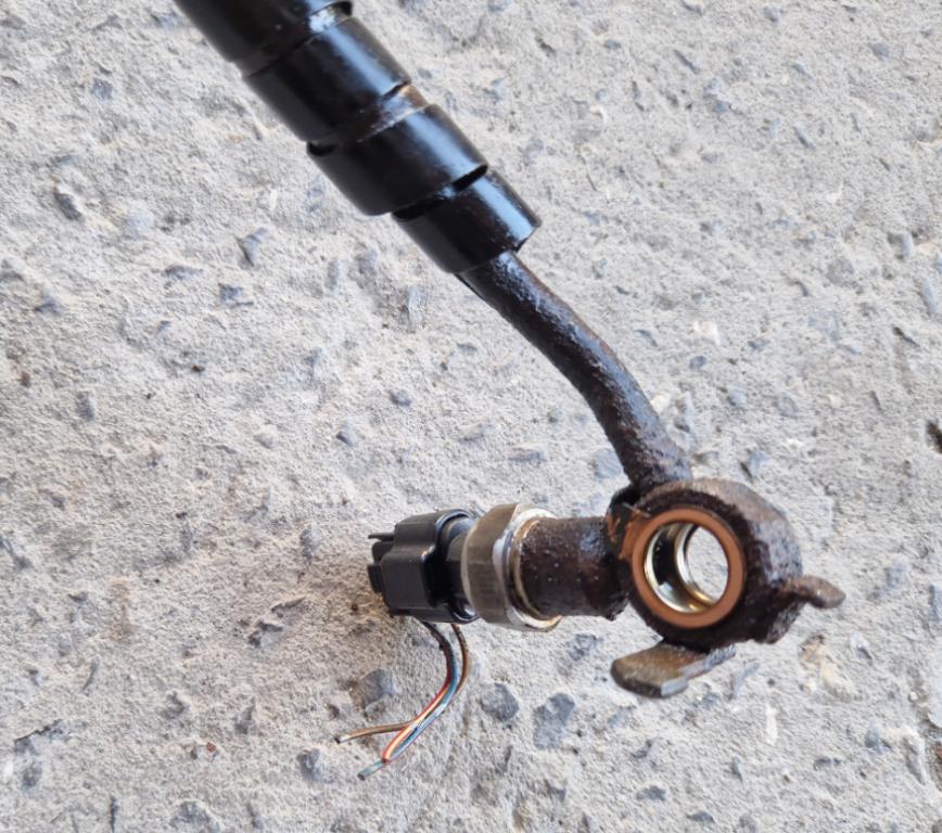 Toyota Avensis II T25 2003-2008 combi 2.2 D-CAT diesel MT 130 kW Rúrka servočerpadla