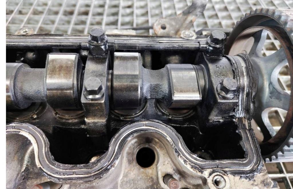 Opel Astra III 2004  2014 hatchback 1.9 CDTI diesel MT 74 kW 2005  Hlava valcov 55193091 (Z19DT)