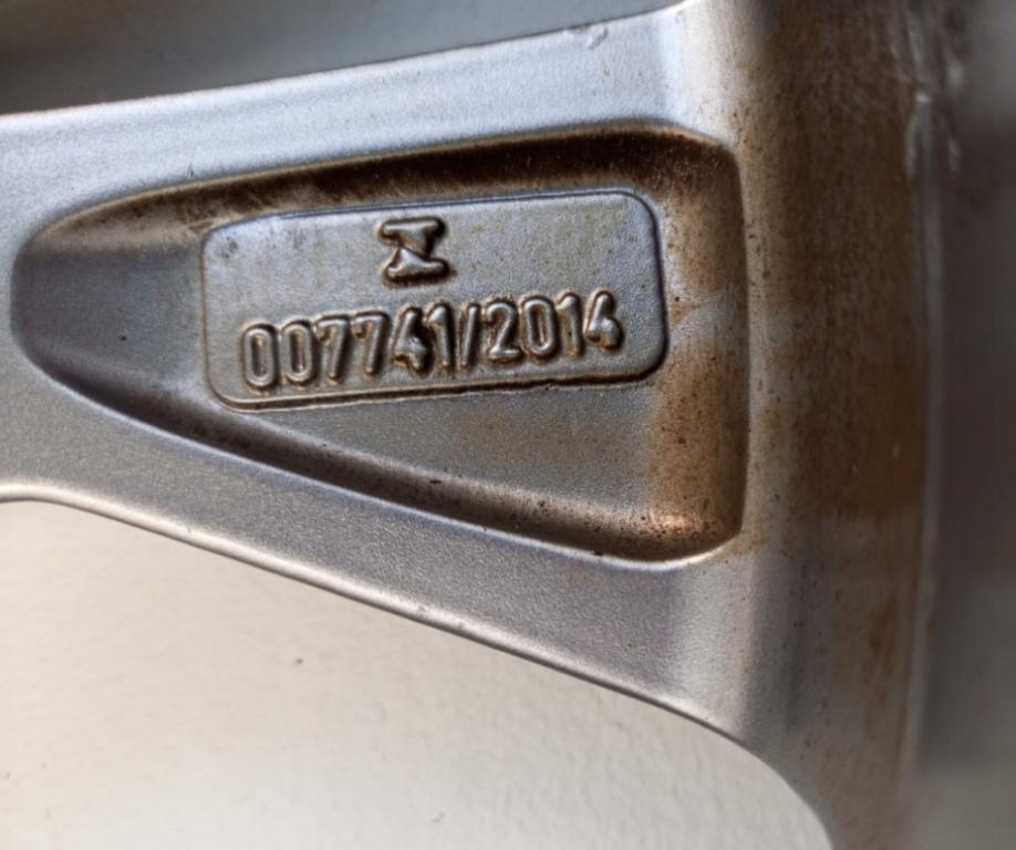 Volkswagen Passat B8 2014- Hliníkový disk 3G0601025G