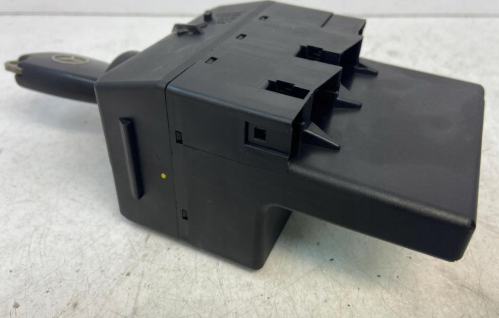 Mercedes C W203 2000-2007 sedan 2.0 KOMPRESSOR petrol MT 120 kW 2004  Spínacia skrinka A2035450508