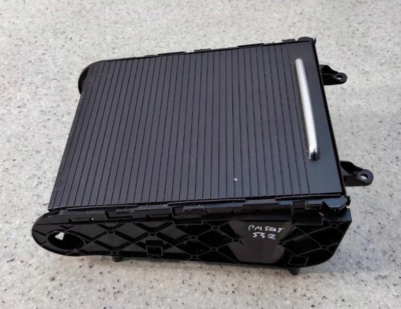 Volkswagen Passat B7 2010-2014 combi 2.0 TDI diesel AT 125 kW 2012  Držiak (úchyt) na nápoje 3C0858329H