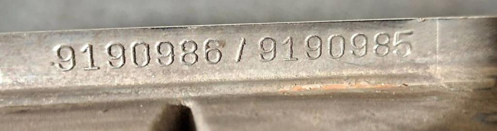 Volvo XC70 I 2000-2007 combi 2.4 D diesel 120 kW 2003  Mriežka predná (maska chladiča) 9190986 9190985