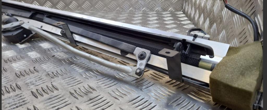 Jaguar XF I X250 2007-2015 sedan 3.0 TD V6 diesel AT 177 kW 2012  Roleta zadneho skla 9929000064