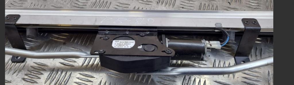 Jaguar XF I X250 2007-2015 sedan 3.0 TD V6 diesel AT 177 kW 2012  Roleta zadneho skla 9929000064