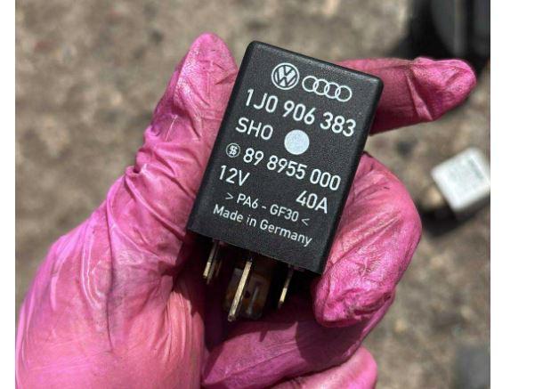 Seat Toledo II 1998-2004 sedan 1.8 20v petrol MT 92 kW 2000  Relé 1J0906383