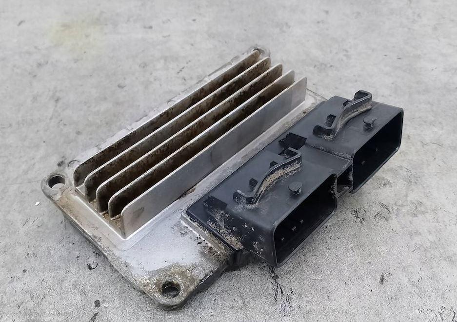 Renault Clio II 1998-2012 hatchback 1.2 petrol MT 43 kW 1999  Riadiaca jednotka motora 8200262885 16481134 16699004