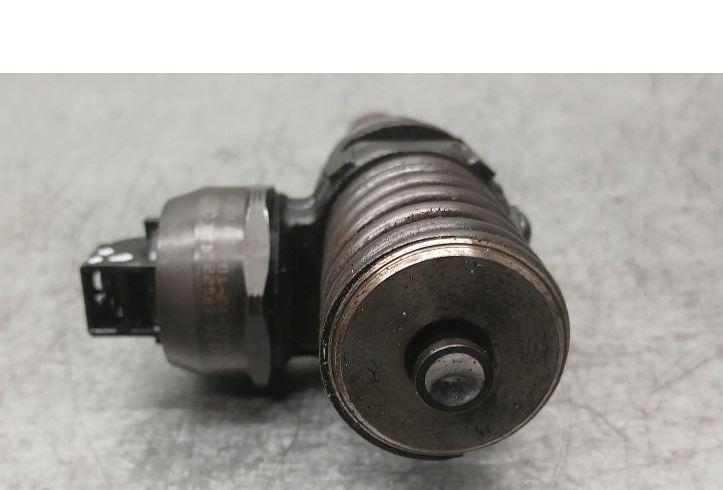 Volkswagen Golf IV 1997-2003 hatchback 1.9 TDI diesel MT 85 kW 2000  Vstrekovač paliva 038130073AL 0414720039