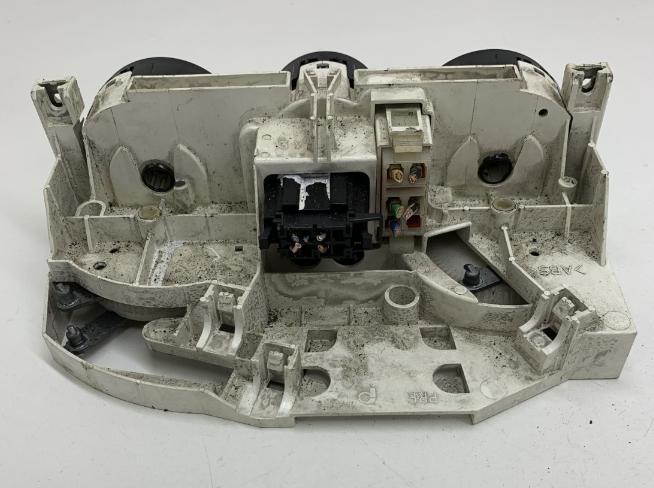 Skoda Octavia I 1996-2010 hatchback 1.6 SR petrol MT 74 kW 2002  Panel kúrenia/klimatizácie 1J0819045E