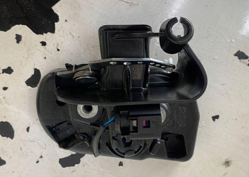 Volkswagen Transporter T5 2003-2015 hatchback 1.9 TDI diesel MT 75 kW 2007  Zámok 7H0843604