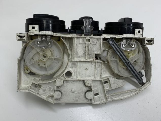 Skoda Octavia I 1996-2010 hatchback 1.6 SR petrol MT 74 kW 2002  Panel kúrenia/klimatizácie 1J0819045E