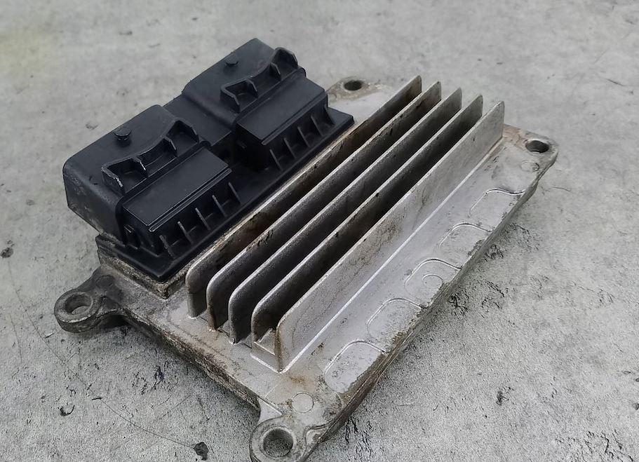 Renault Clio II 1998-2012 hatchback 1.2 petrol MT 43 kW 1999  Riadiaca jednotka motora 8200262885 16481134 16699004