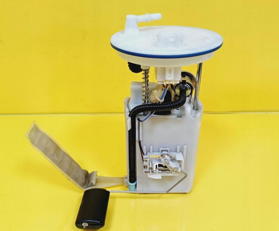 Kia Carens III 2006-2013 hatchback 2.0 16v petrol MT 106 kW 2006  Palivové čerpadlo 31110-1D000