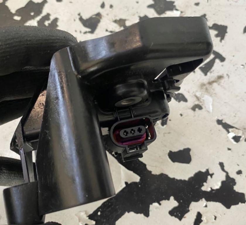 Volkswagen Transporter T5 2003-2015 hatchback 1.9 TDI diesel MT 75 kW 2007  Zámok 7H0843604