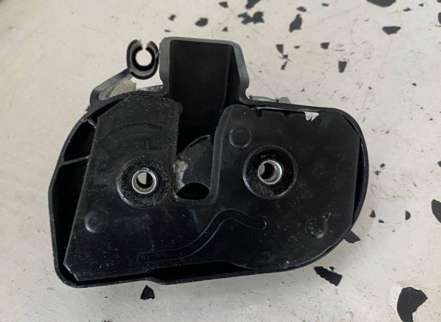 Volkswagen Transporter T5 2003-2015 hatchback 1.9 TDI diesel MT 75 kW 2007  Zámok 7H0843604