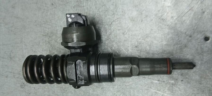 Volkswagen Golf IV 1997-2003 hatchback 1.9 TDI diesel MT 85 kW 2000  Vstrekovač paliva 038130073AL 0414720039