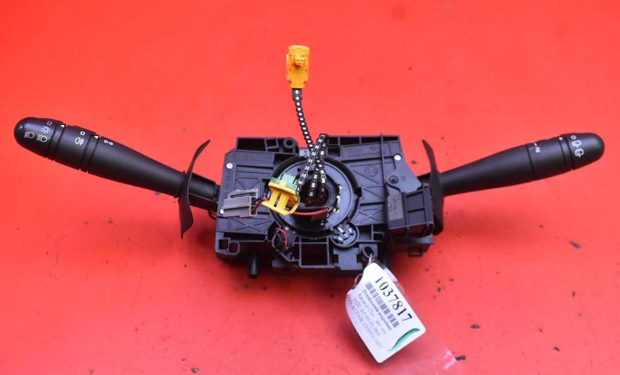 Renault Clio II 1998-2012 hatchback 2006 Prepínacie páčky pod volantom 8200634234