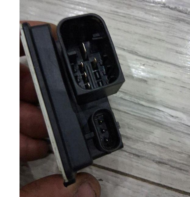 BMW 1 F20 2011-2019 hatchback 2.0 D diesel AT 85 kW 2013  Relé 857008702