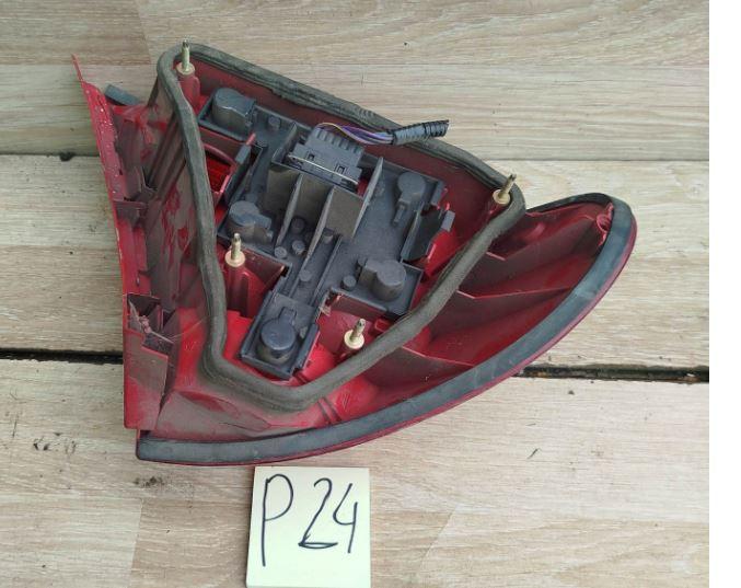 Ford Mondeo Mk2 1996-2000 sedan 1.5 TDCI diesel MT 73.8 kW 2021  Svetlo zadné pravé