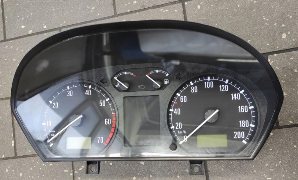 Skoda Fabia I 1999-2007 hatchback 1.2 petrol MT 40 kW 2004  Prístrojová doska 6Y0920880M