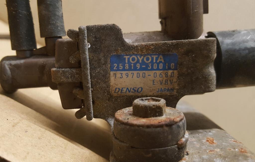 Toyota Land Cruiser J120 2002-2010 suv 3.0 D4D diesel 120 kW 2004  Ventil turbodúchadla 25819-30010