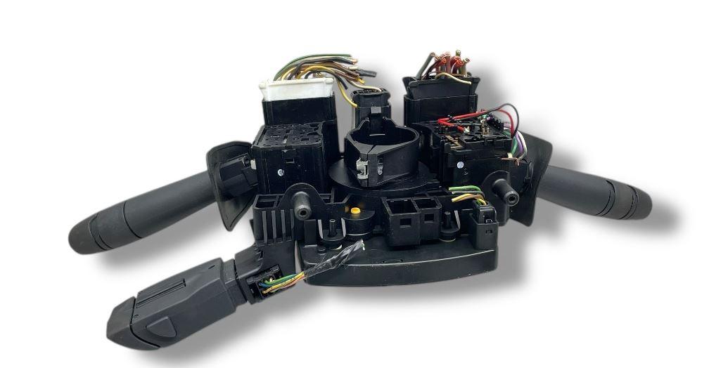 Dacia Duster I 2010-2018 hatchback 1.5 DCI diesel MT 81 kW 2010  Prepínacie páčky pod volantom 479454516r