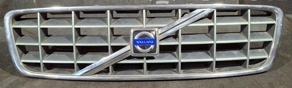 Volvo XC70 I 2000-2007 combi 2.4 D diesel 120 kW 2003  Mriežka predná (maska chladiča) 9190986 9190985