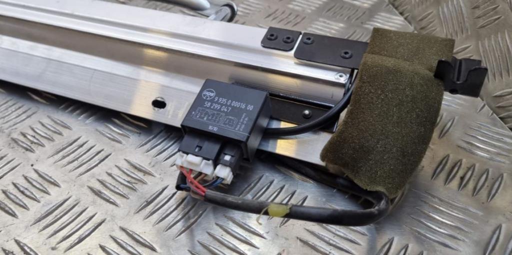 Jaguar XF I X250 2007-2015 sedan 3.0 TD V6 diesel AT 177 kW 2012  Roleta zadneho skla 9929000064