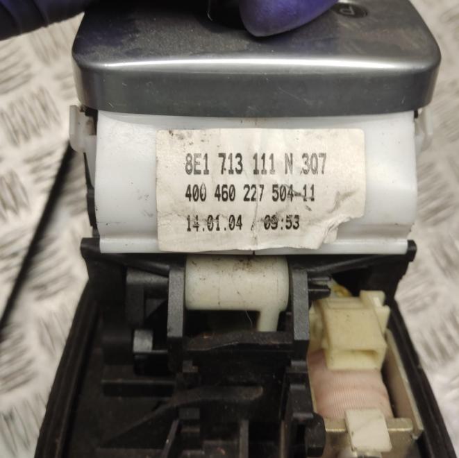 Audi A4 B6 2000-2004 combi 1.9 TDI diesel AT 85 kW 2003  Rýchlostná páka (kulisa) 8E171311N