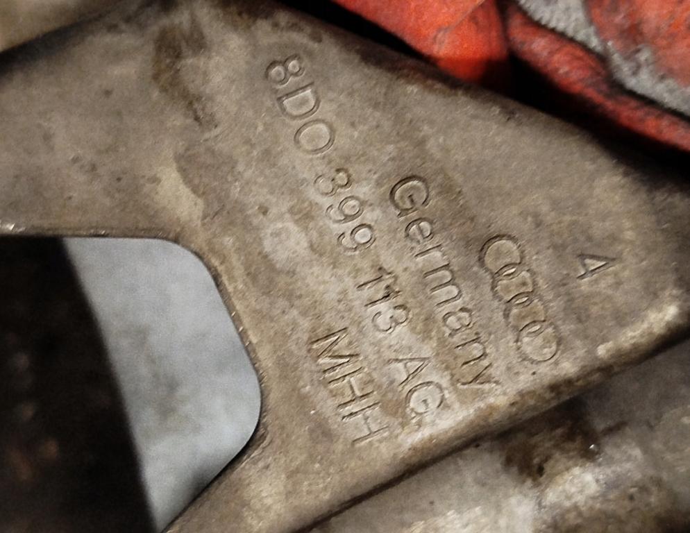 Audi A6 C5 1997-2004 combi 3.0 V6 petrol AT 162 kW Držiak prevodovky 8D0399113AG