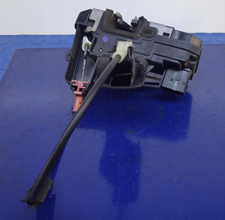 Opel Astra III 2004-2014 Motorček zámku dverí zadný pravý 13210737