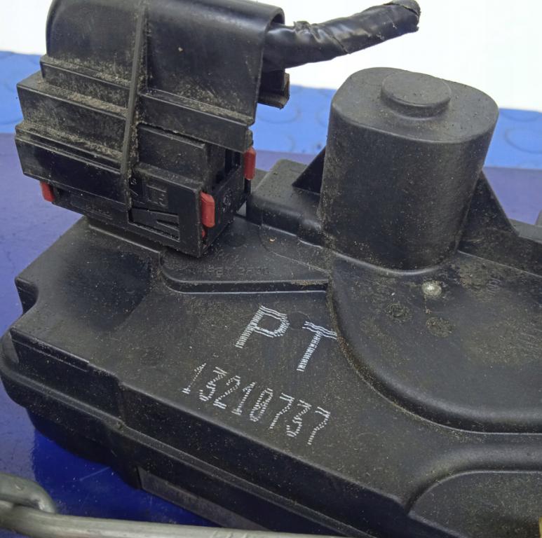 Opel Astra III 2004-2014 Motorček zámku dverí zadný pravý 13210737