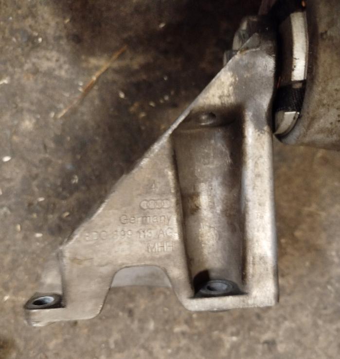 Audi A6 C5 1997-2004 combi 3.0 V6 petrol AT 162 kW Držiak prevodovky 8D0399113AG