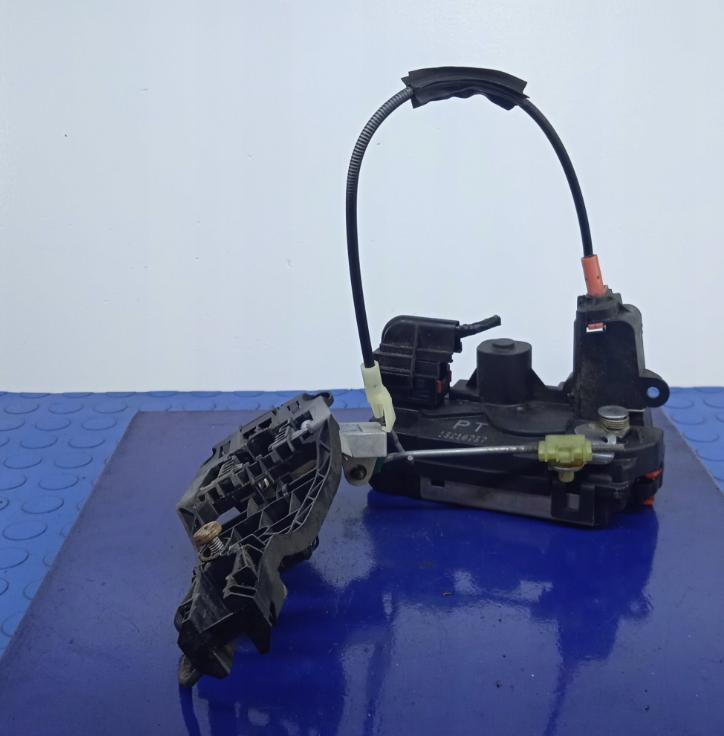 Opel Astra III 2004-2014 Motorček zámku dverí zadný pravý 13210737