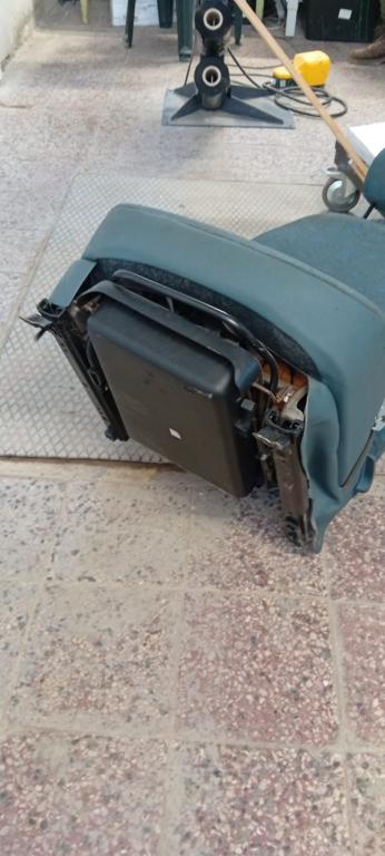 Toyota Yaris II 2005-2011 hatchback 1.0 VVTI petrol MT 51 kW 2008  Sedadlo predné pravé