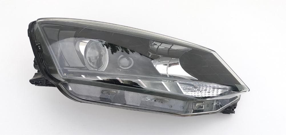 Skoda Fabia III 2014- hatchback 1.4 TDI diesel MT 77 kW 2016  Svetlo predné pravé 6V1941016B