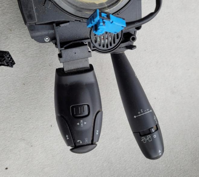 Citroen C3 II 2009-2016 hatchback 1.2 PureTech petrol MT 60 kW 2015 Prepínacie páčky pod volantom 96773879ZD