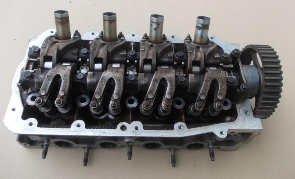 Renault Clio II 1998-2012 hatchback 1.2 16v petrol MT 55 kW 2001  Hlava valcov 8200308854 D4K02