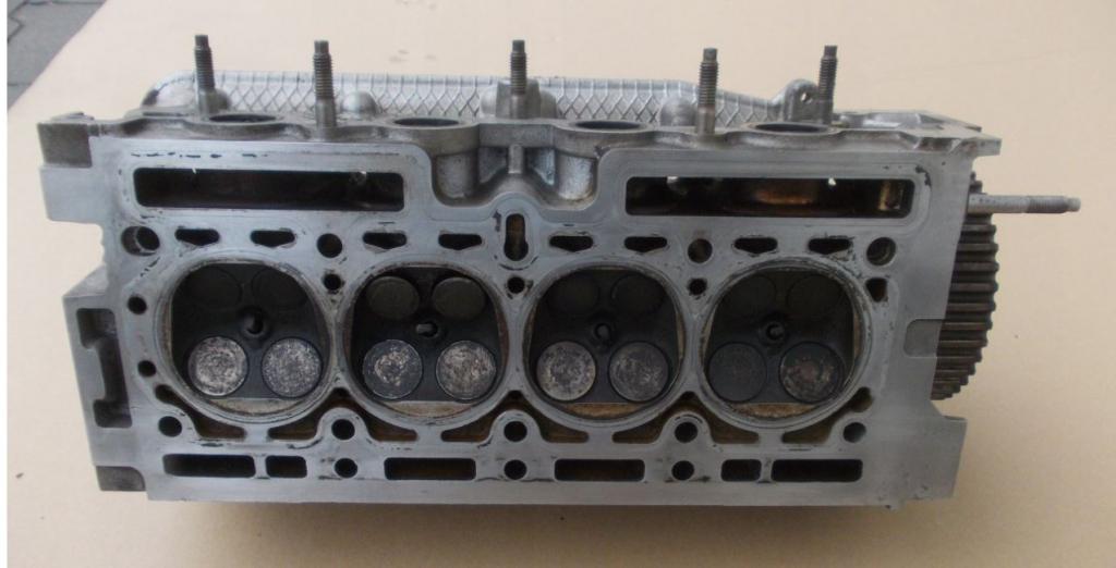 Renault Clio II 1998-2012 hatchback 1.2 16v petrol MT 55 kW 2001  Hlava valcov 8200308854 D4K02