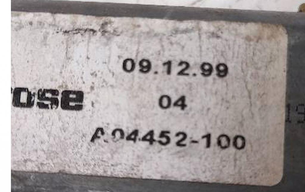 Peugeot 406 sedan 1.8 8v petrol 66 kW 1999  Mechanizmus sťahovania okna predný ľavý A04452-100