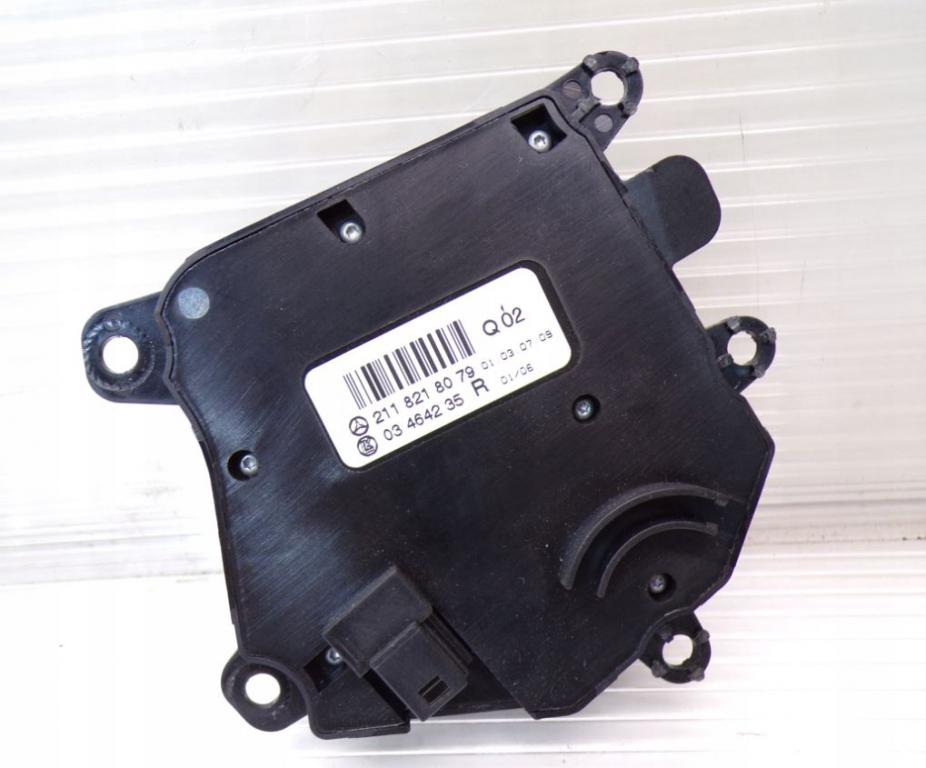 Mercedes E W211 2002-2009 sedan 1.8 KOMPRESSOR petrol AT 120 kW 2007  Prepínač sedadiel pravy predny 2118218079