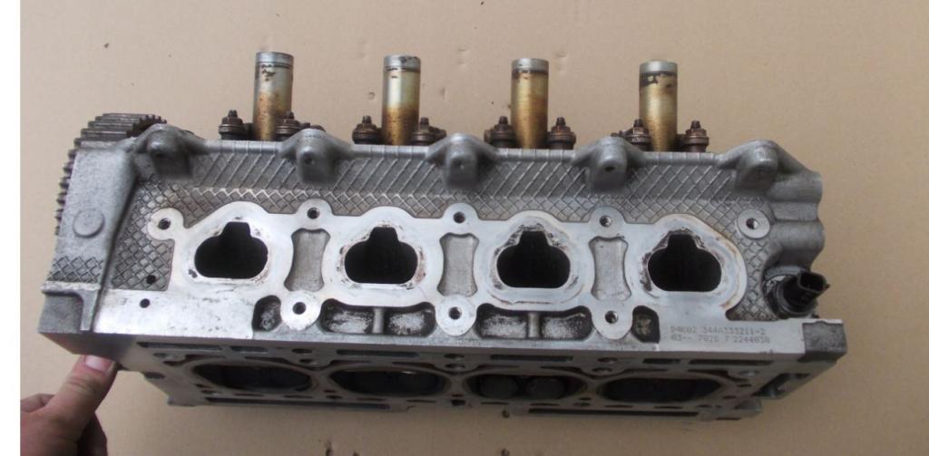 Renault Clio II 1998-2012 hatchback 1.2 16v petrol MT 55 kW 2001  Hlava valcov 8200308854 D4K02