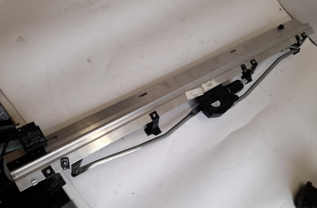 Jaguar XF I X250 2007-2015 Roleta kufra 9929000064